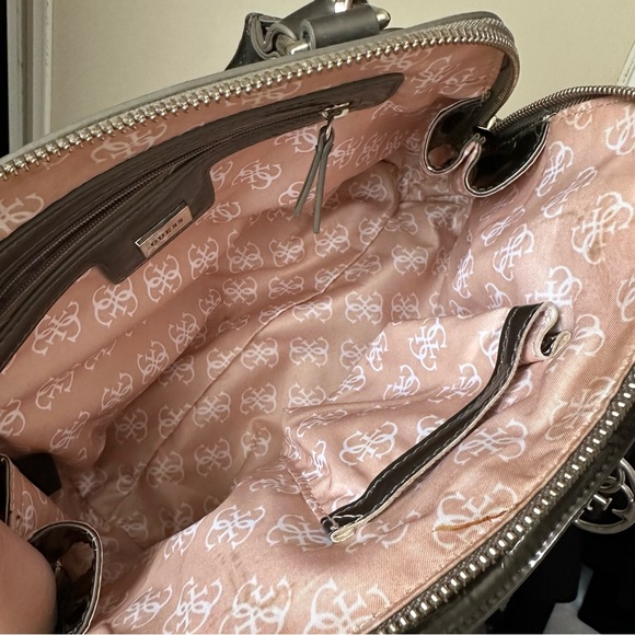 GUESS Handbag - Picture 4 of 6